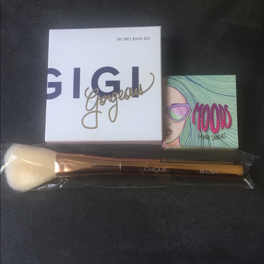 Blush/Shadow/Brush set